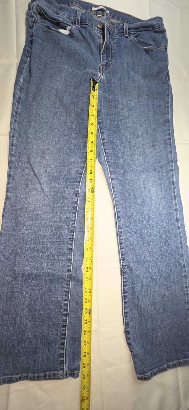 Levis Classic Bootcut Women's Jeans Size 31x32 Sku 180